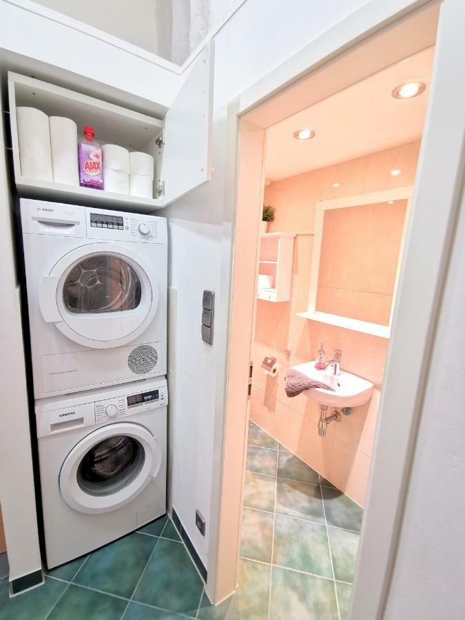 Gastein By Rockchair Apartments L Superhost Status L 2 Bedrooms Boxspringbeds 1,5 Bathrooms - Cozy Family & Business Flair Welcomes You! Берлин Екстериор снимка