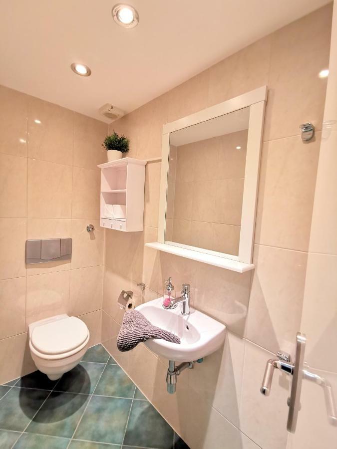 Gastein By Rockchair Apartments L Superhost Status L 2 Bedrooms Boxspringbeds 1,5 Bathrooms - Cozy Family & Business Flair Welcomes You! Берлин Екстериор снимка
